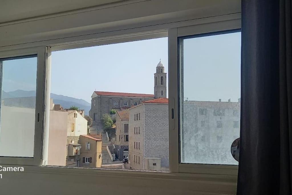 Výhľad na hory alebo výhľad na hory priamo z apartmánu