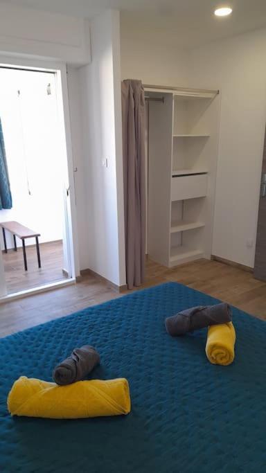 Posteľ alebo postele v izbe v ubytovaní Appartement lumineux et central