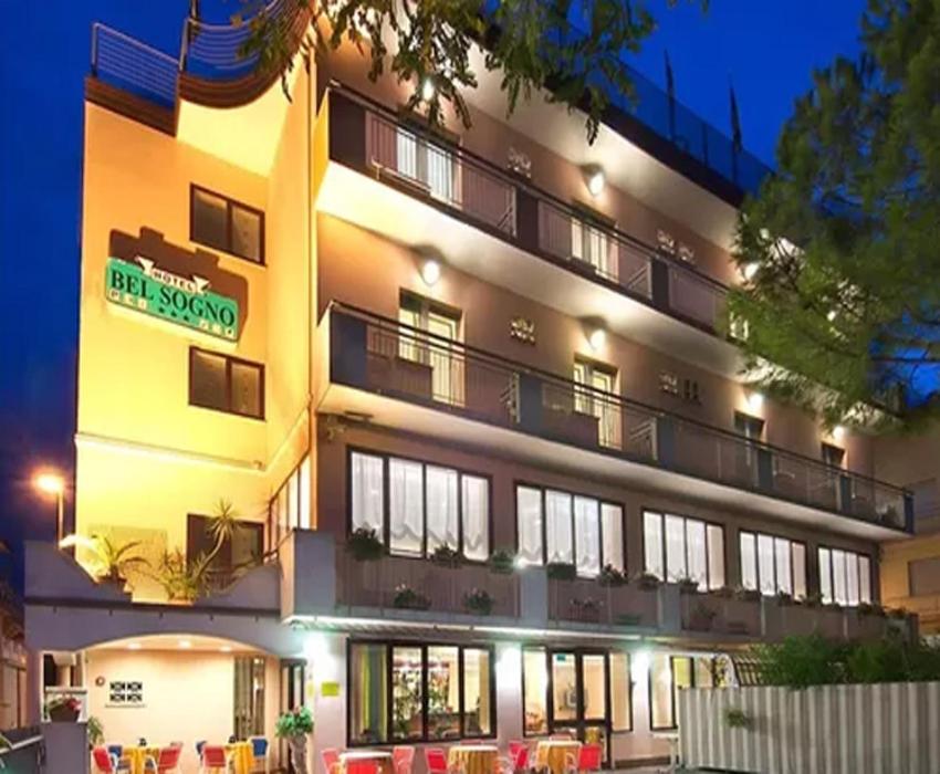 Budova, kde se hotel nachází