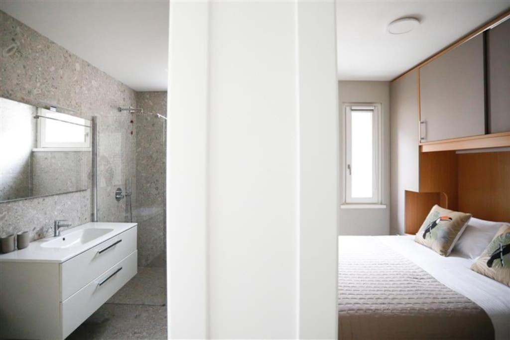 A bed or beds in a room at IseoLakeRental - Trivia Bellavista