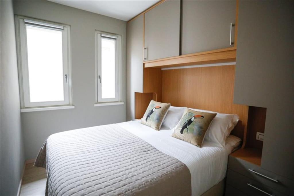 A bed or beds in a room at IseoLakeRental - Trivia Bellavista