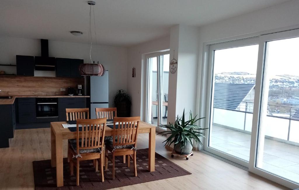 a kitchen and dining room with a table and chairs at Ferienwohnung Taubertraum in Weikersheim