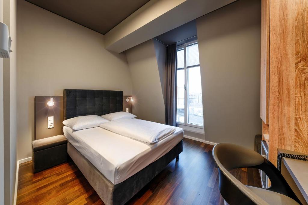 Cama ou camas em um quarto em Hotel Cult Frankfurt City