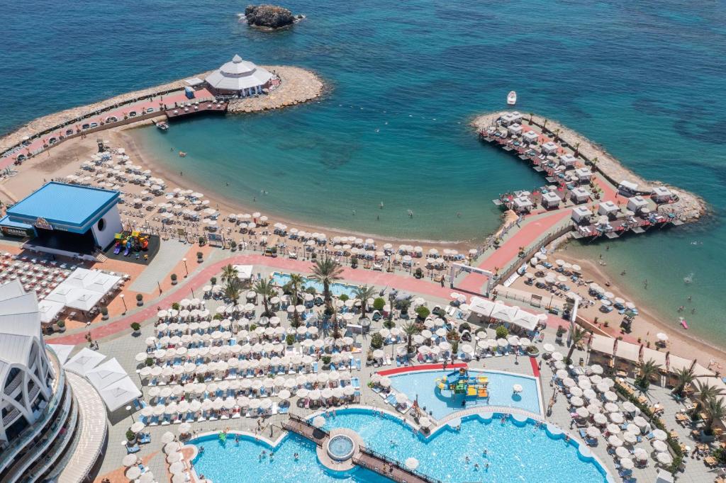 Bazén v ubytování Granada Luxury Okurcalar nebo v jeho okolí