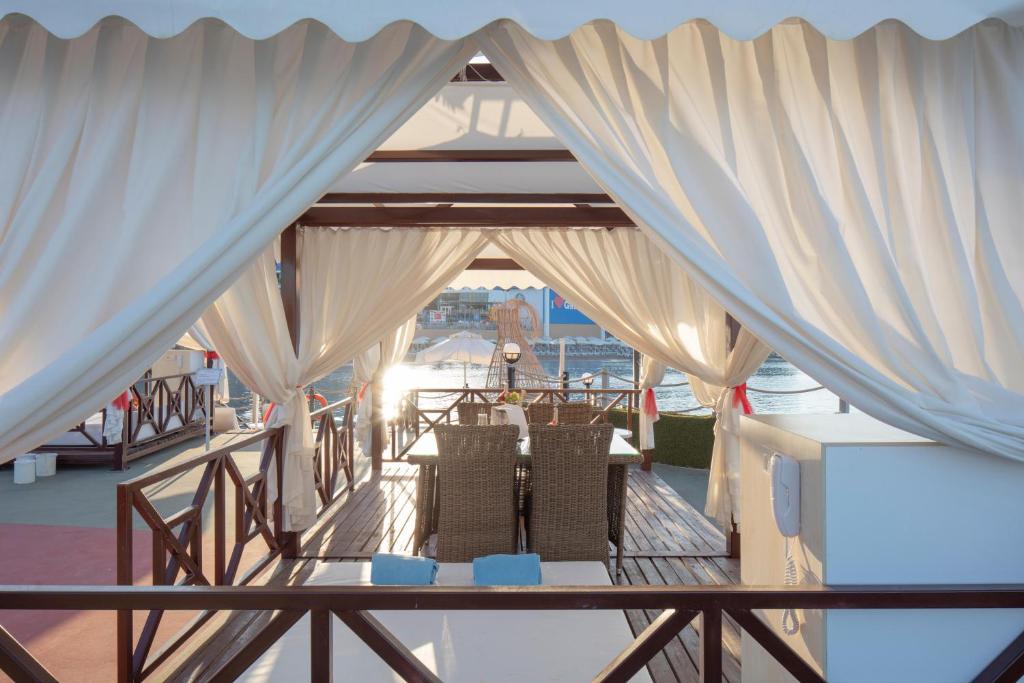 Restaurace v ubytování Granada Luxury Okurcalar