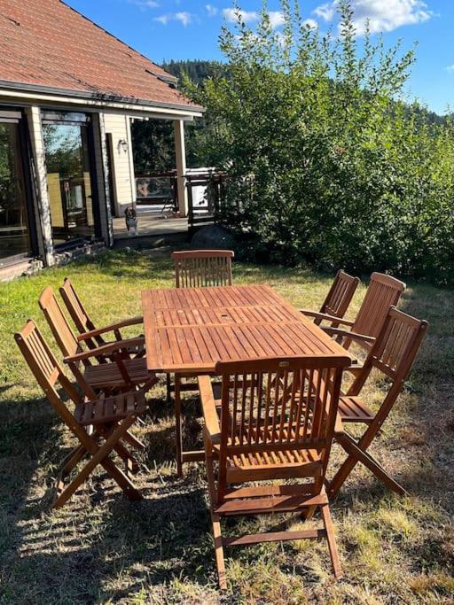 Vonkajšia záhrada v ubytovaní Chalet d’exception avec sauna, jacuzzi, ping-pong