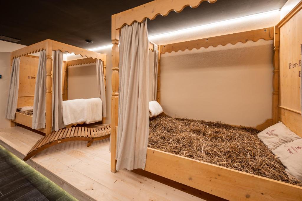 Postel nebo postele na pokoji v ubytování Horský hotel Brans