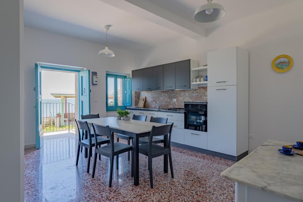 Kuchyň nebo kuchyňský kout v ubytování La casa di Maria - YourPlace Abruzzo