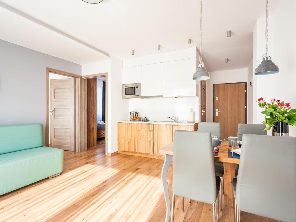 Kuchyň nebo kuchyňský kout v ubytování Marina Plaza Apartamenty