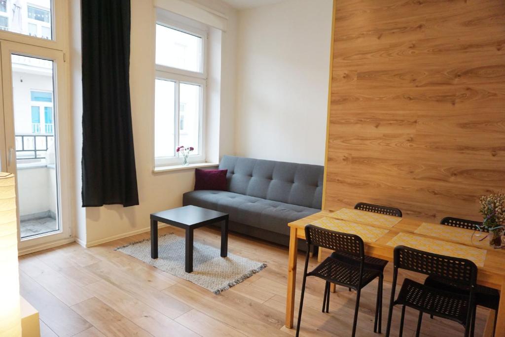 Część wypoczynkowa w obiekcie Cosy Balcony Apartment