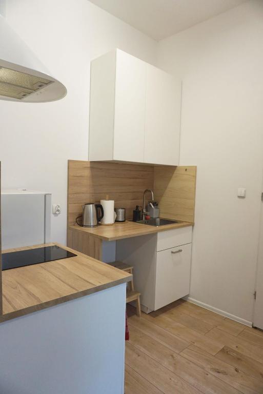 Kuchnia lub aneks kuchenny w obiekcie Cosy Balcony Apartment