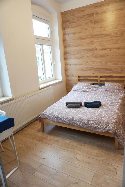 Łóżko lub łóżka w pokoju w obiekcie Cosy Balcony Apartment
