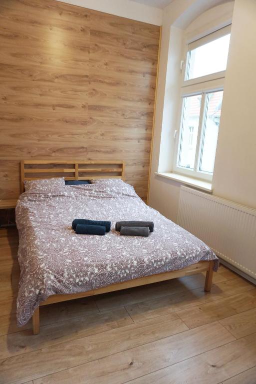 Łóżko lub łóżka w pokoju w obiekcie Cosy Balcony Apartment
