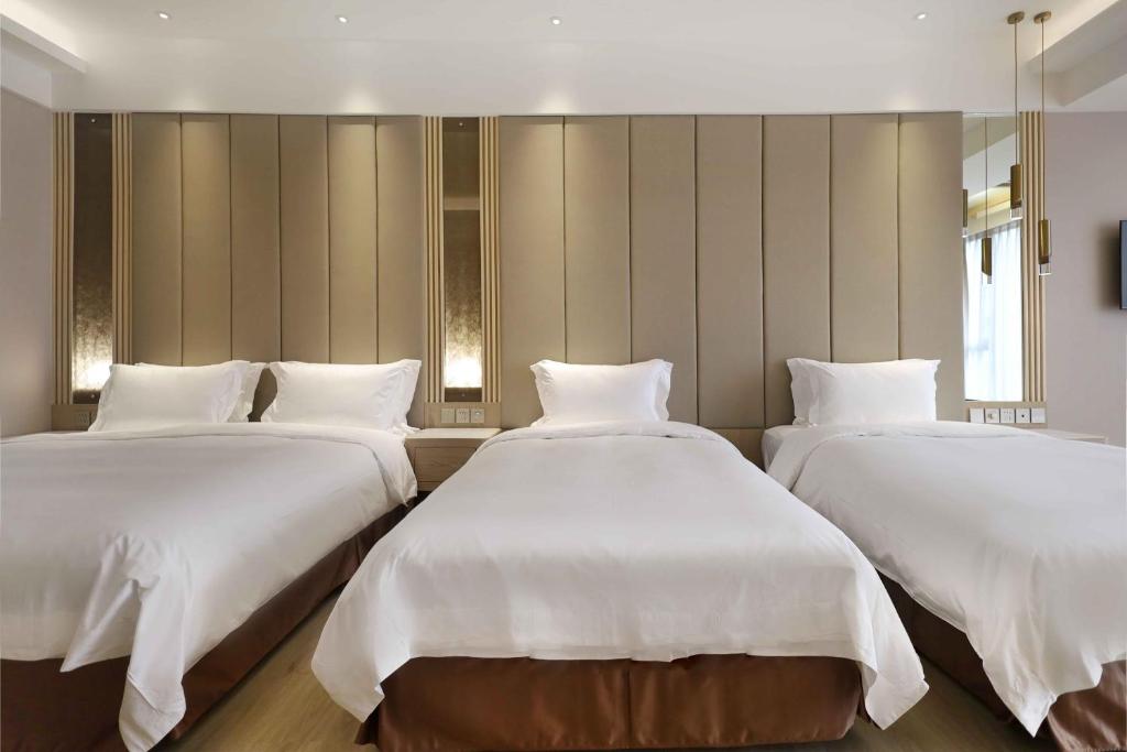 Postel nebo postele na pokoji v ubytování Gamalan Star Hotel