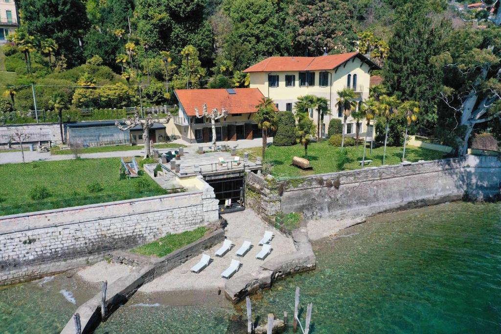 a house sitting next to a body of water at Beach Villa Fiorina in Ghiffa