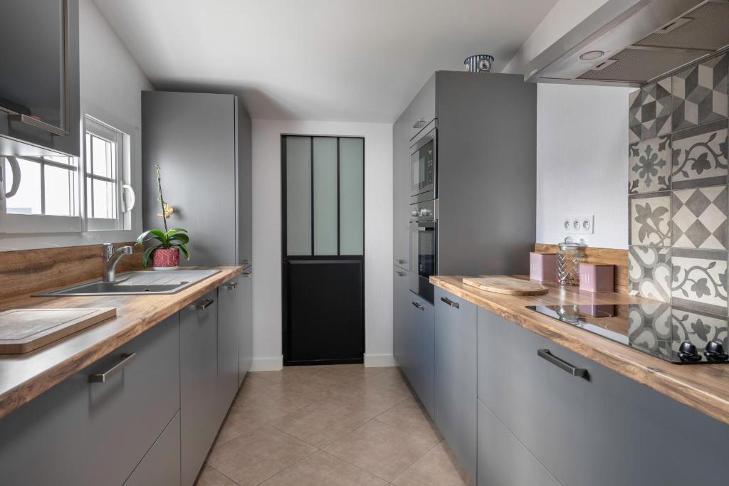 Kuchyňa alebo kuchynka v ubytovaní Charmante maison entre La Baule et Guérande