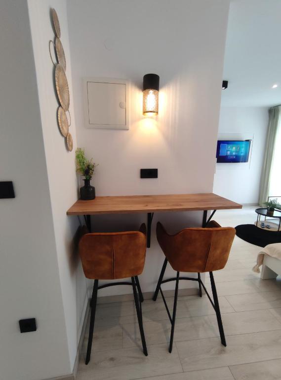 Televízia a/alebo spoločenská miestnosť v ubytovaní Alegra Apartments Center