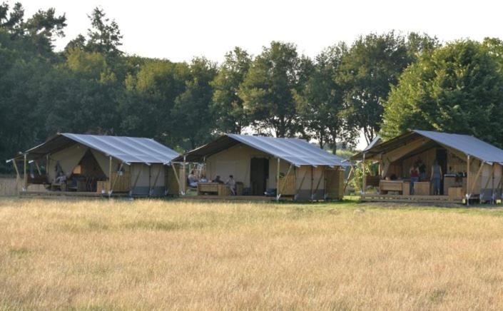 Zgrada u kojoj se nalazi kamp s luksuznim šatorima
