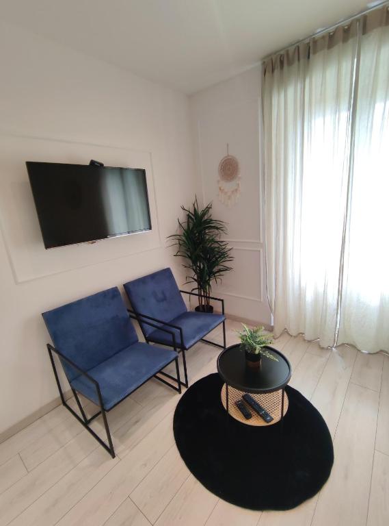 Televízia a/alebo spoločenská miestnosť v ubytovaní Alegra Apartments Center