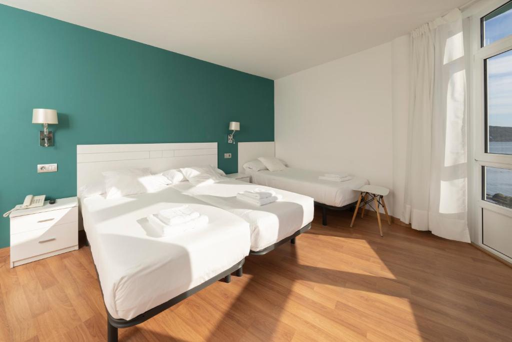 Cama o camas de una habitación en Hotel Mar de Fisterra