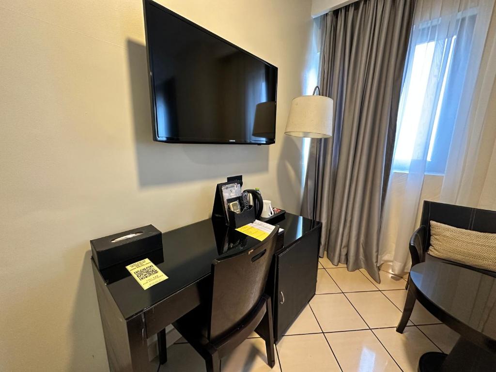 Oak Plaza Hotels East Airport - Standard Double Room