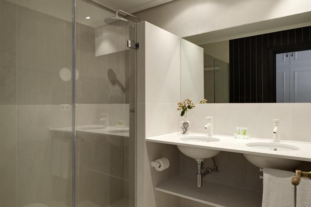Playa de La Concha 4 by FeelFree Rentals, San Sebastián ...