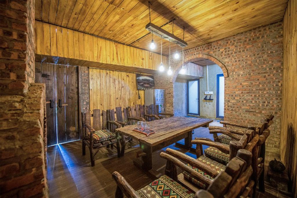 Khu vực ghế ngồi tại Khói Home