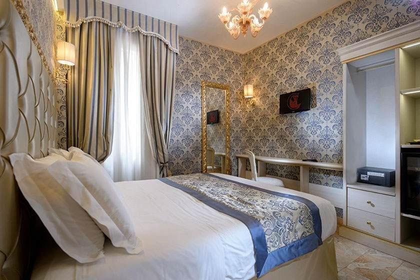 Postel nebo postele na pokoji v ubytování Hotel Canaletto