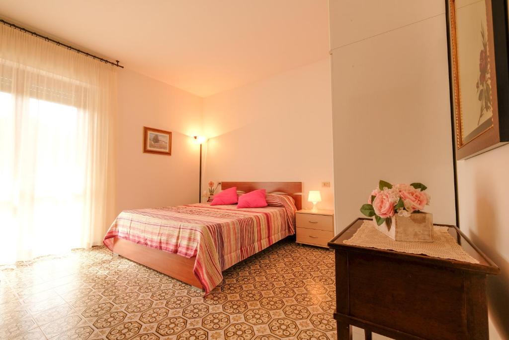 Ένα ή περισσότερα κρεβάτια σε δωμάτιο στο Il Faro 1 - Pineto Vacanza