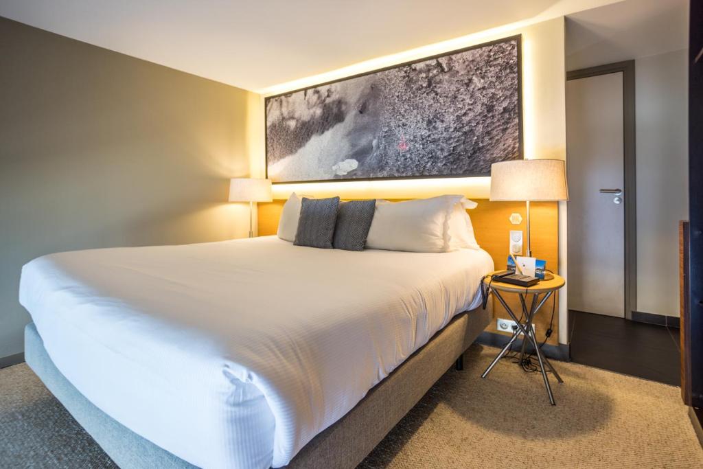 Postel nebo postele na pokoji v ubytování Thalazur Bandol Ile Rousse - Hôtel & Spa