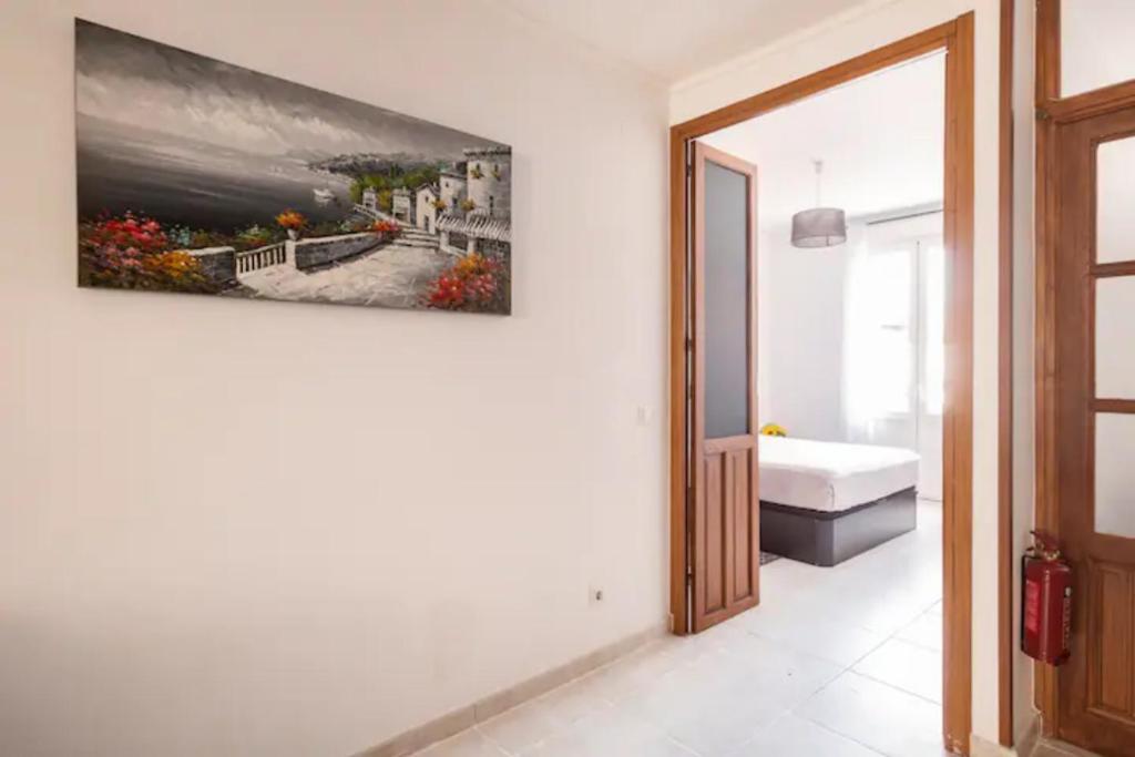 Room with private bathroom and balcony nearby the Mercado ...