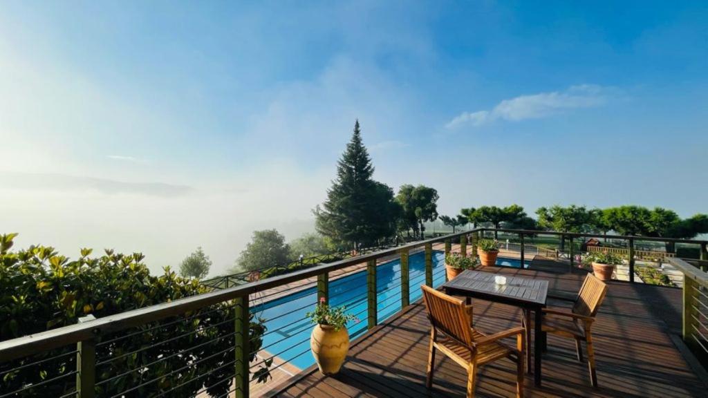 Bazén v ubytování Hotel Can Boix de Peramola nebo v jeho okolí