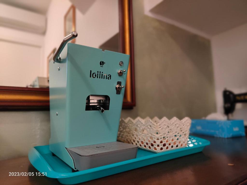 a blue sewing machine sitting on top of a table at B&B Villa Lilla in San Benedetto del Tronto