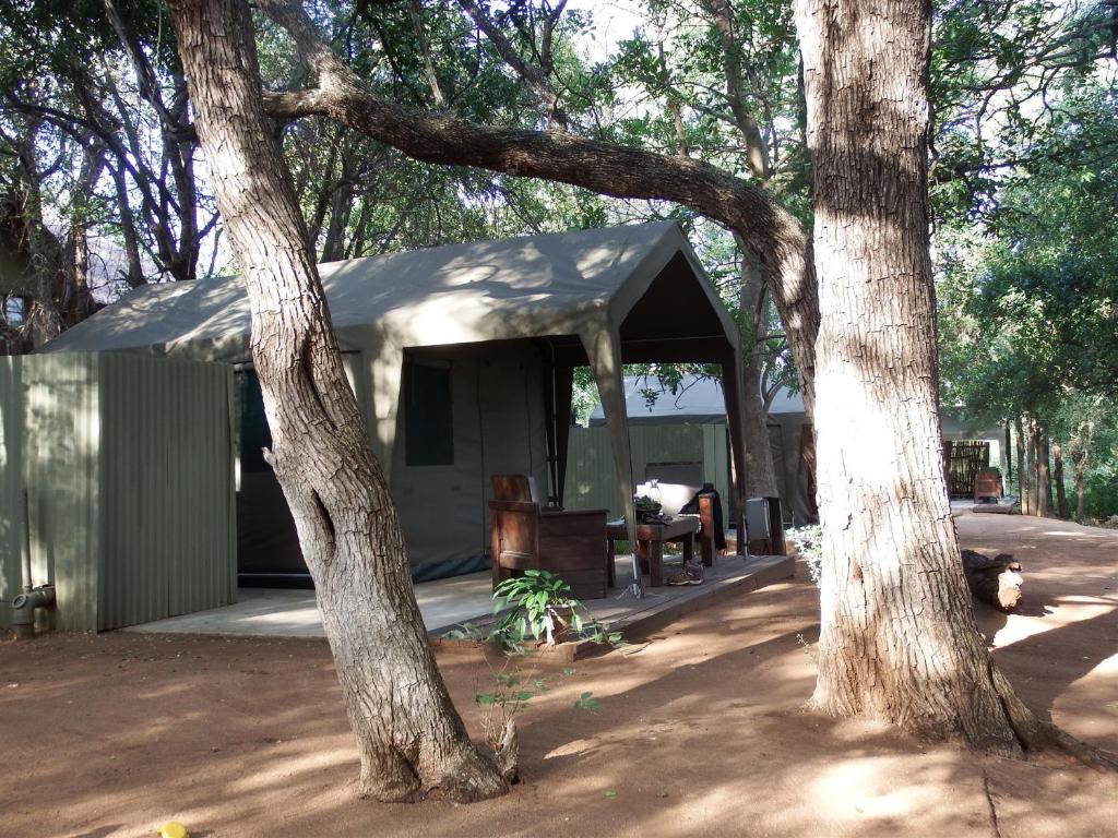 Zahrada ubytování NDZUTI BUSH CAMP