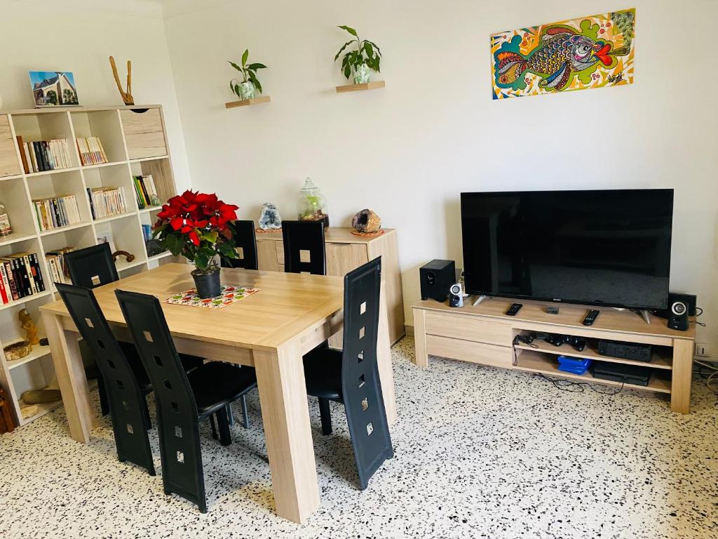 Zdjęcie z galerii obiektu Bel appartement à BASTIA, proche de toutes commodités w Bastii