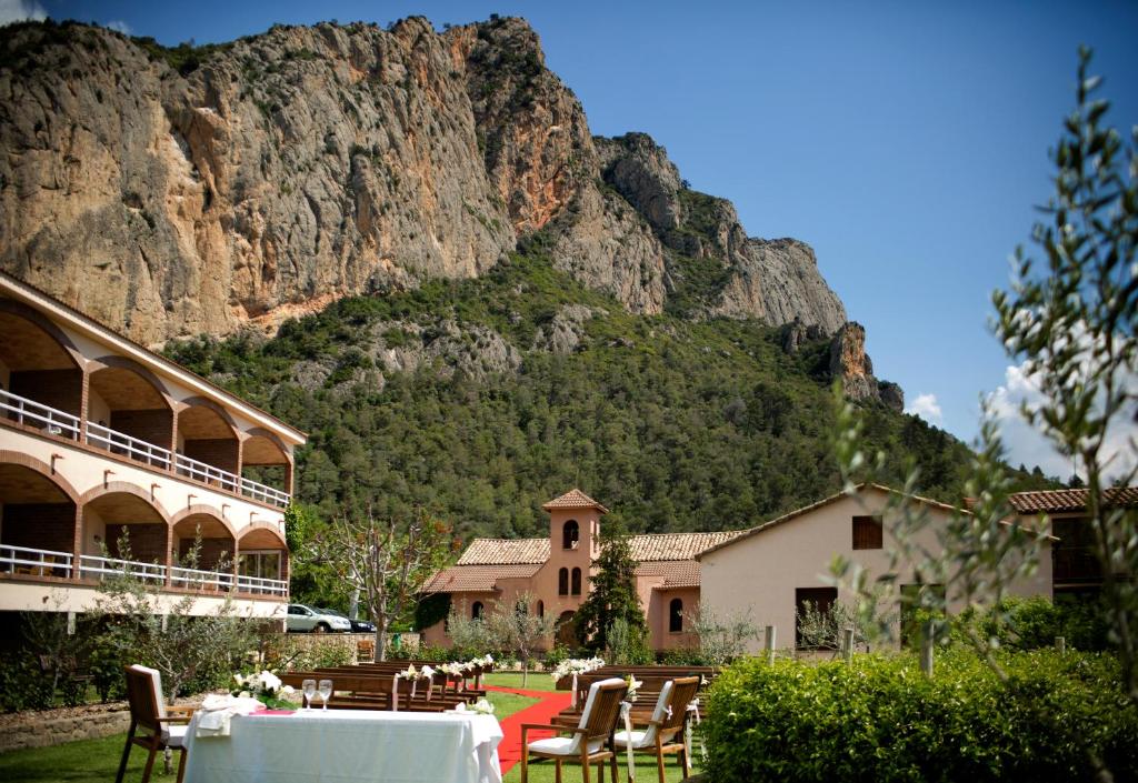 Nespecifikovaný výhled na hory nebo výhled na hory při pohledu z hotelu