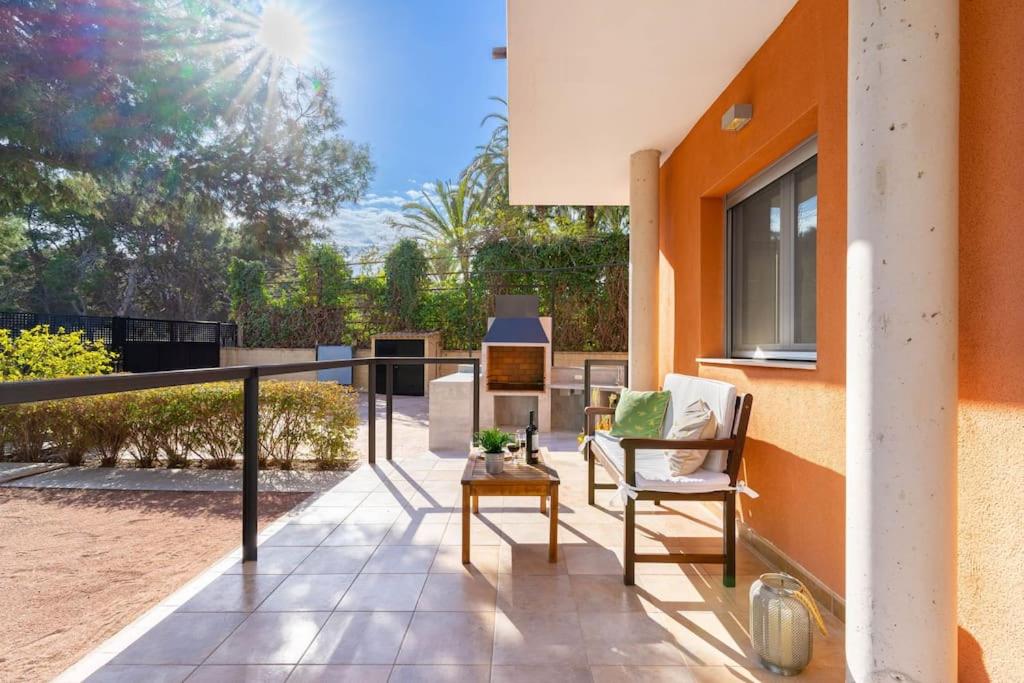 Balkón nebo terasa v ubytování Acogedora Villa en Alicante con piscina & barbacoa