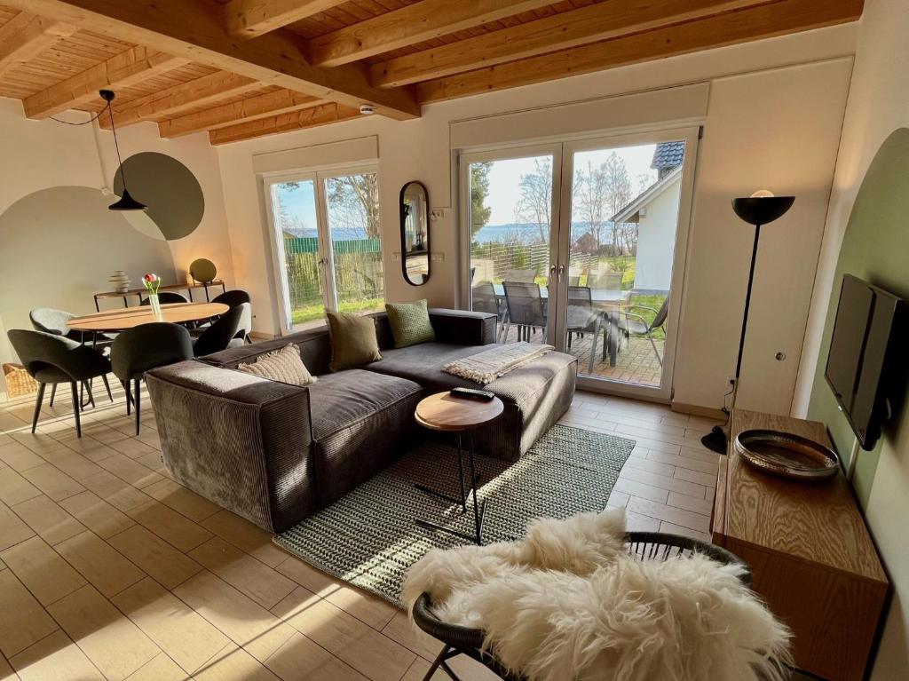a living room with a leather couch and a table at Meermaid 1 in Plau am See