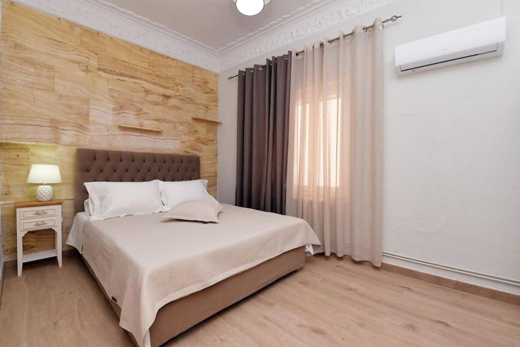 Postel nebo postele na pokoji v ubytování Nefeli House Syros
