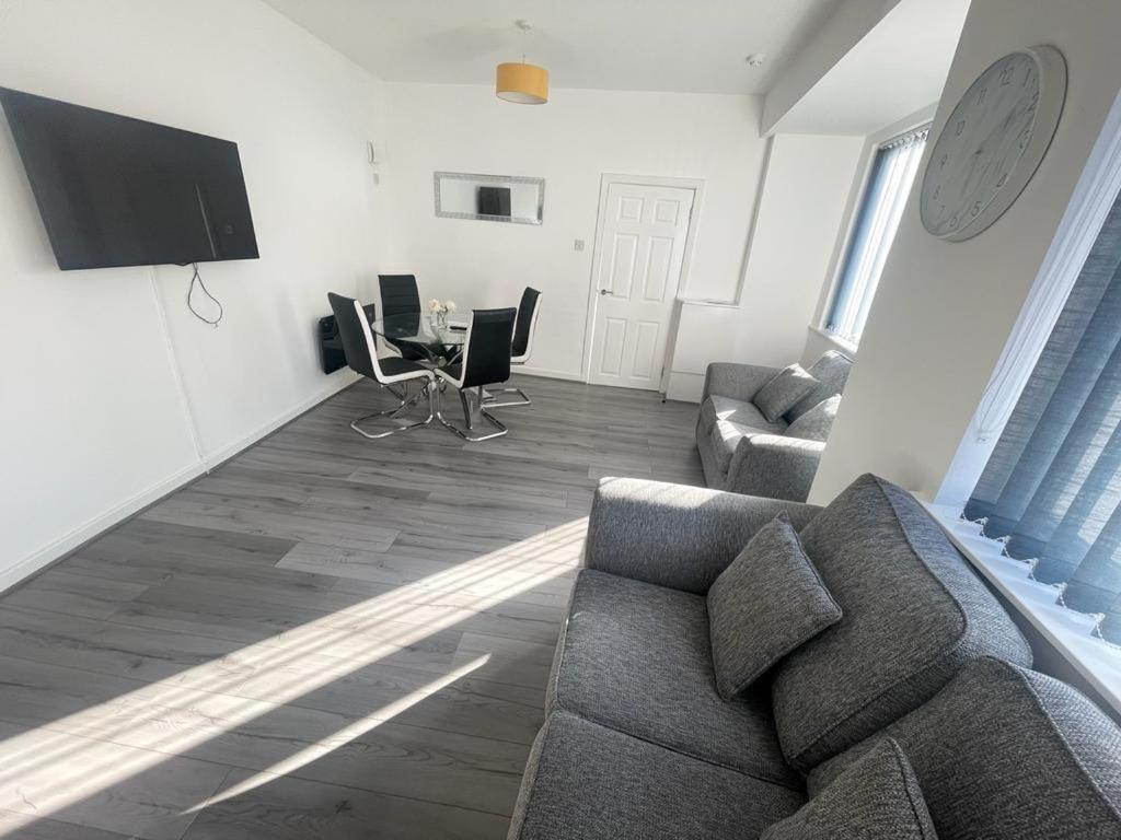 The Belmont Suite Sasco Apartments