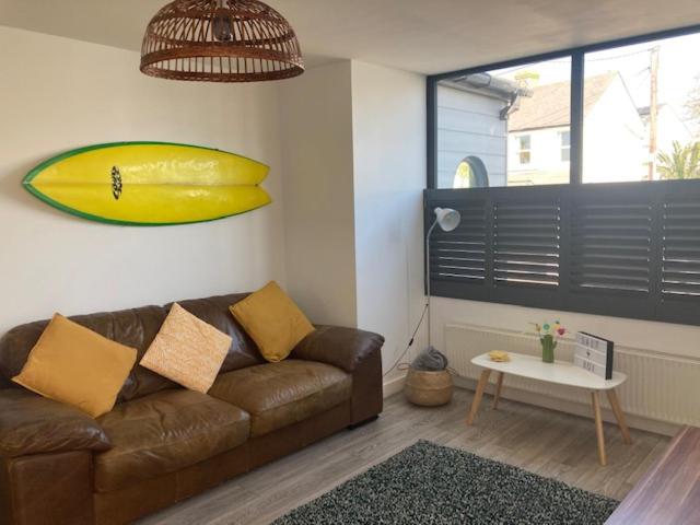 The Salt Box- Lovely refurbished annexe, free parking, walk to Porth beach. - Apartamento De Una Habitación
