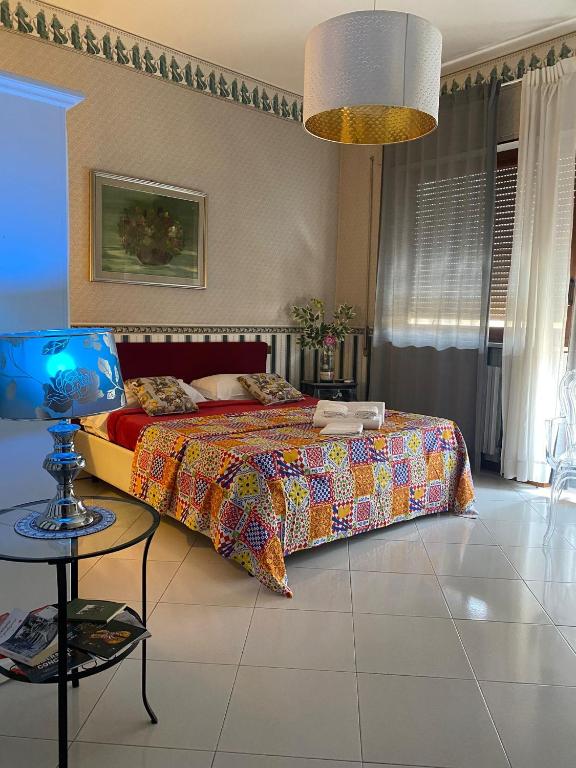 a bedroom with a bed and a table in it at Alba central City in Palermo
