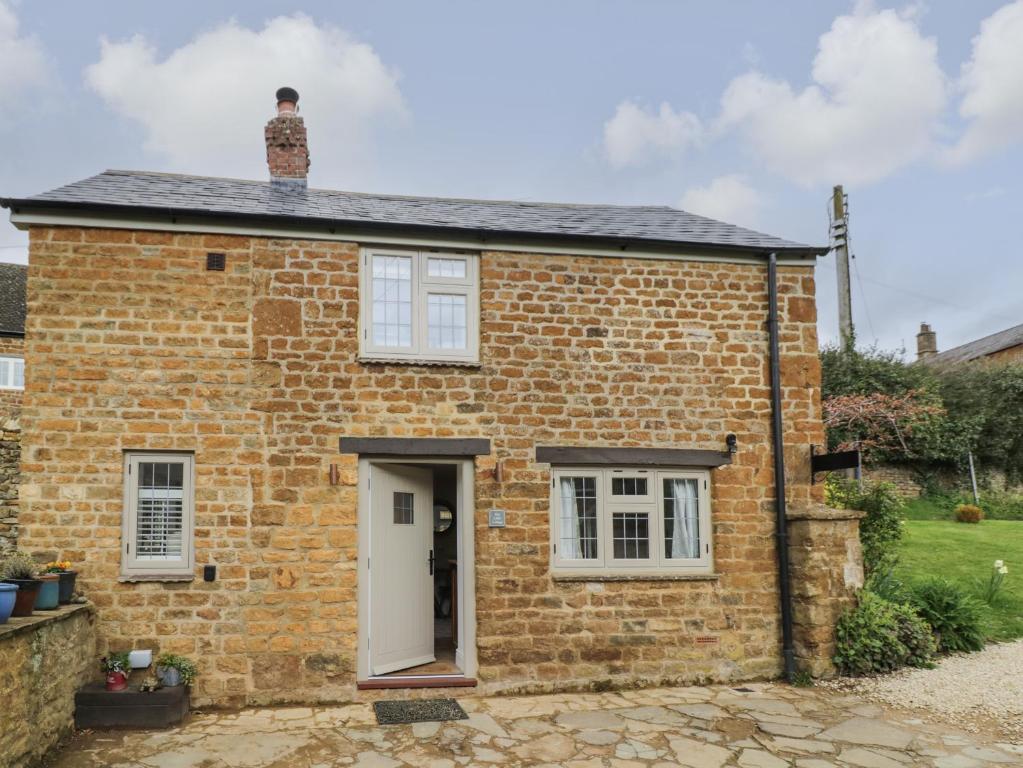 The Little Cottage, Banbury (updated prices 2024)