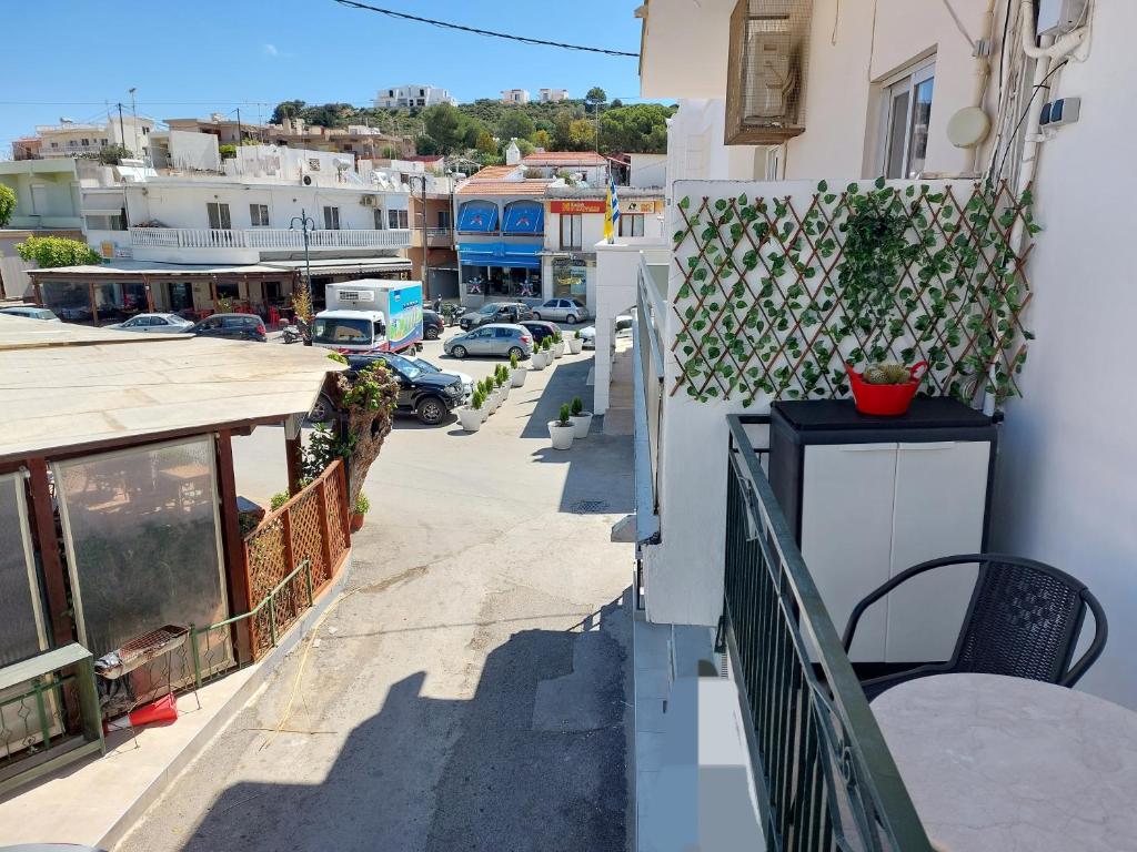 Balkón nebo terasa v ubytování Afandou Square Apartment