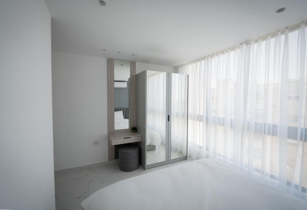 Postel nebo postele na pokoji v ubytování Al Kawther Hotel Apartments