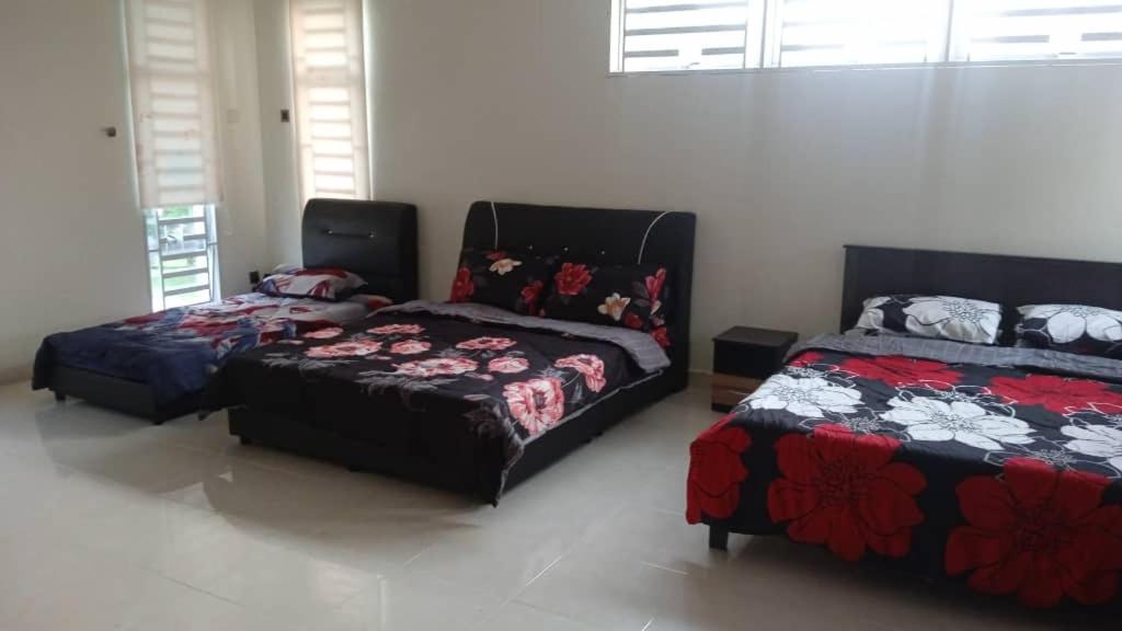Pro-Qaseh Room Stay , Darulaman Lake Home - Sala Familiar Con Baño Privado