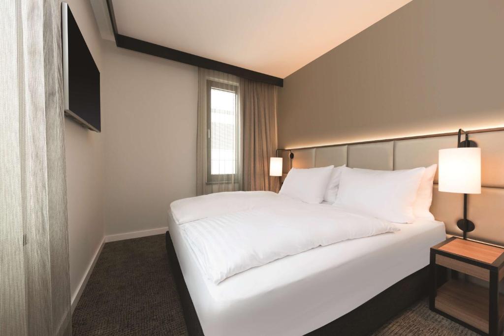 Adina Apartment Hotel Frankfurt Westend - Resim 13