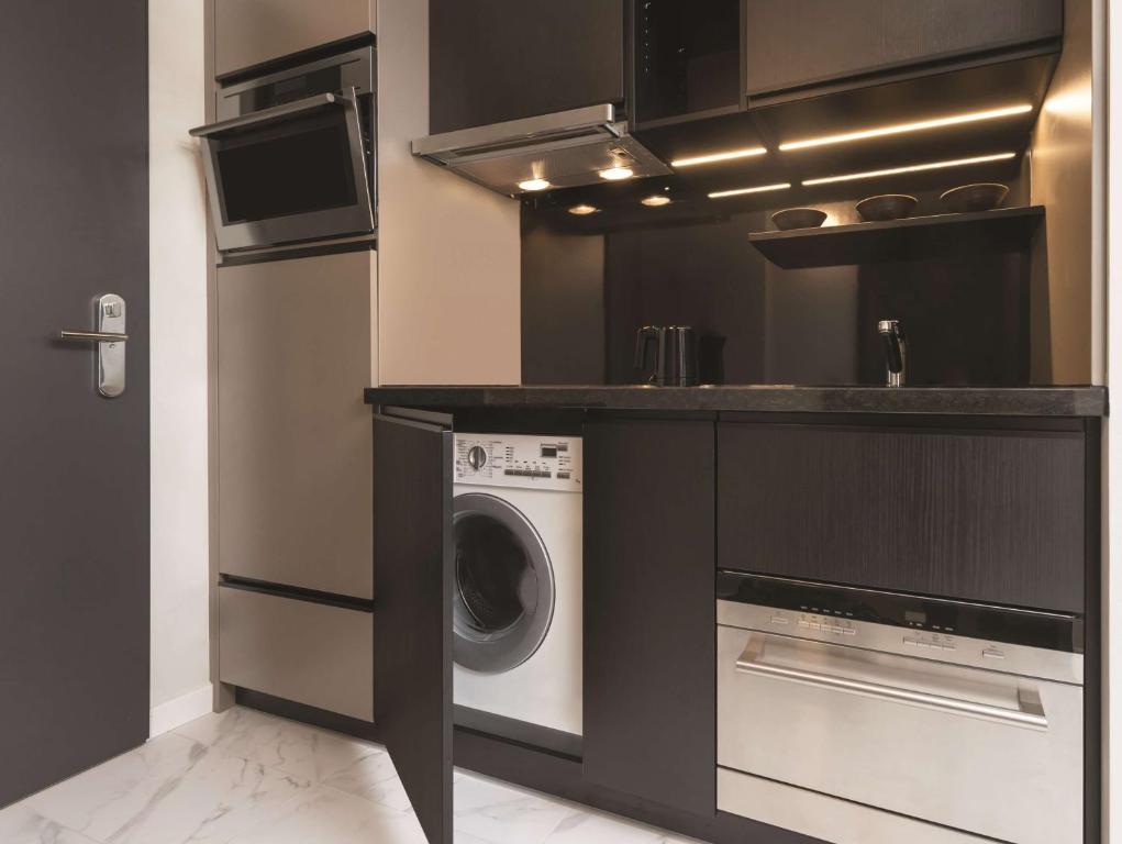 Adina Apartment Hotel Frankfurt Westend - Resim 19