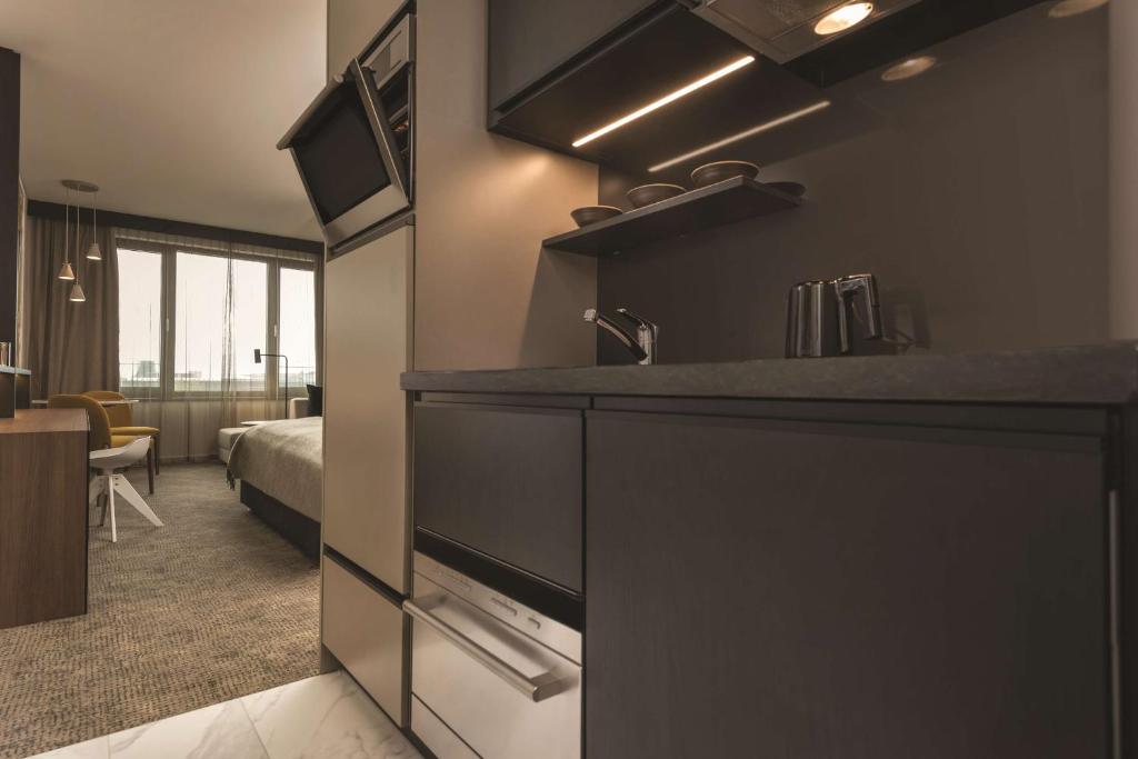 Adina Apartment Hotel Frankfurt Westend - Resim 25