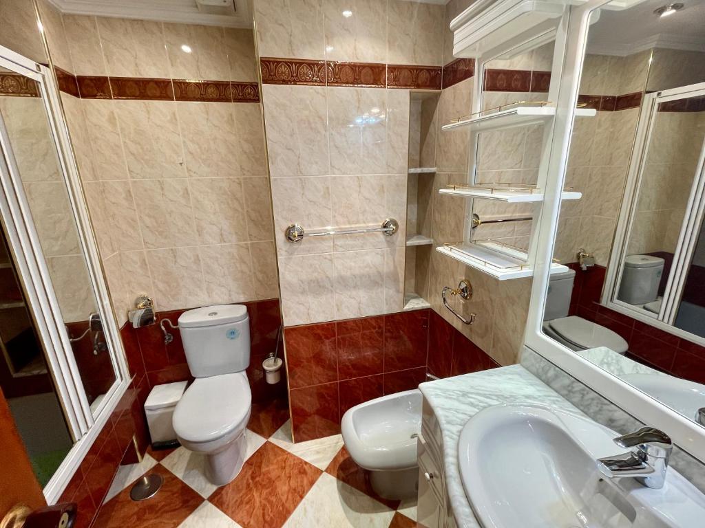 Kúpeľňa v ubytovaní Apartamento turístico La Pinta planta 18